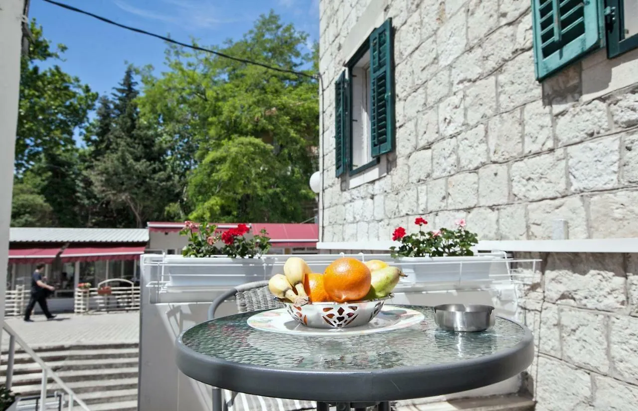 ספליט The Garden Rooms & Suites 3*,