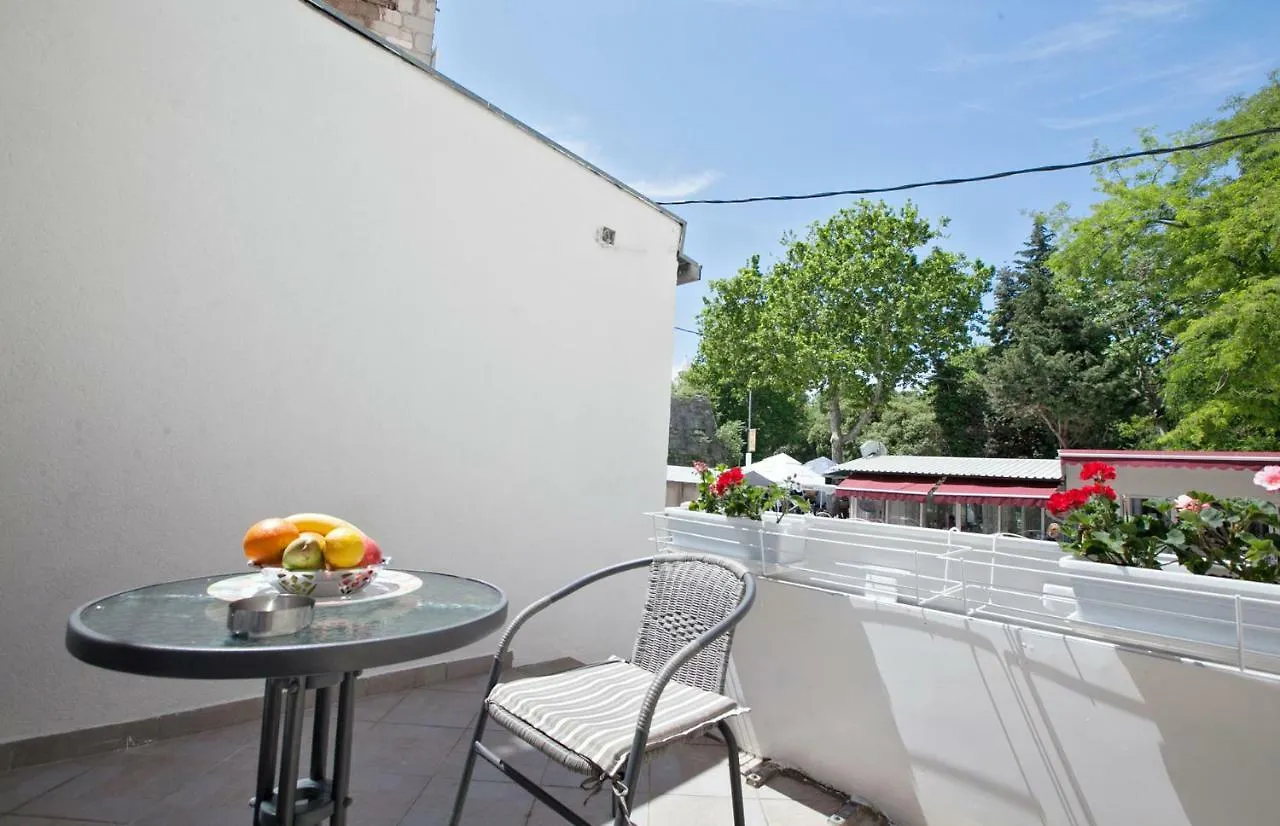 ספליט The Garden Rooms & Suites לינה וארוחת בוקר