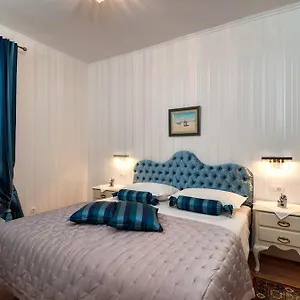 Tonis Apartman